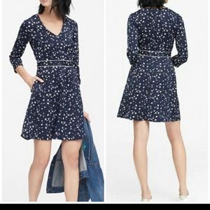 NWT Banana Republic Women's Floral V Neck Dress Navy Blue Size 4